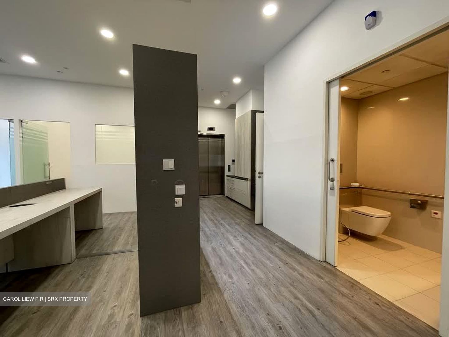 Robinson Square (D1), Office #554004291